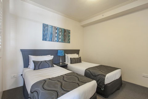 Crystal Bay On The Broadwater - Palm Beach Accommodation 14