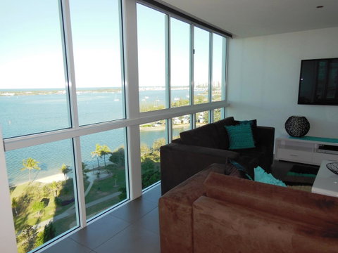 Crystal Bay On The Broadwater - Palm Beach Accommodation 32