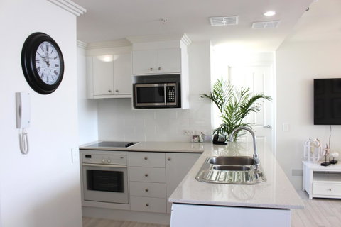 Crystal Bay On The Broadwater - Palm Beach Accommodation 12