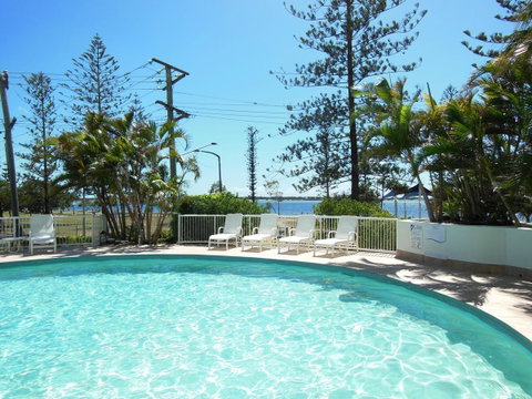 Crystal Bay On The Broadwater - Palm Beach Accommodation 9