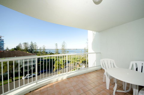 Crystal Bay On The Broadwater - Palm Beach Accommodation 34