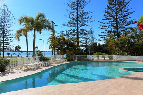 Crystal Bay On The Broadwater - Palm Beach Accommodation 25