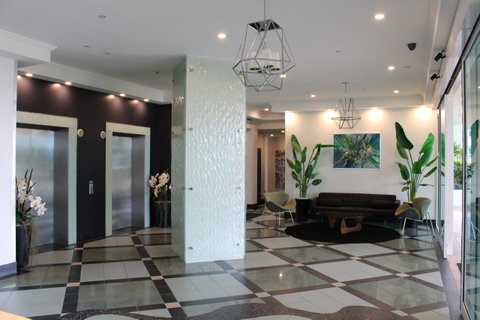 Crystal Bay On The Broadwater - Palm Beach Accommodation 6
