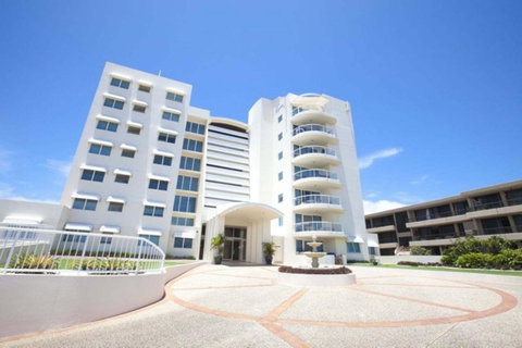 Regency On The Beach - Palm Beach Accommodation 14