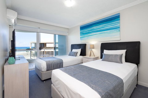 Regency On The Beach - Palm Beach Accommodation 1
