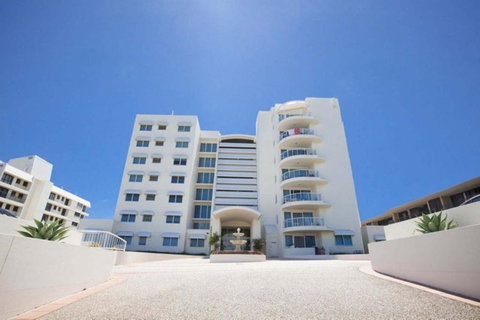 Regency On The Beach - Palm Beach Accommodation 13
