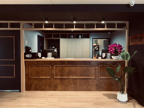 Woodroffe Hotel - Palm Beach Accommodation 1