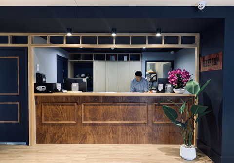Woodroffe Hotel - Palm Beach Accommodation 2