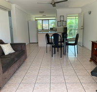 Townsville Holiday Apartments - Palm Beach Accommodation
