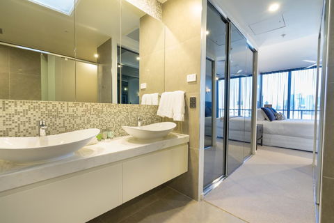 Arena Apartments By CLLIX - Palm Beach Accommodation 14