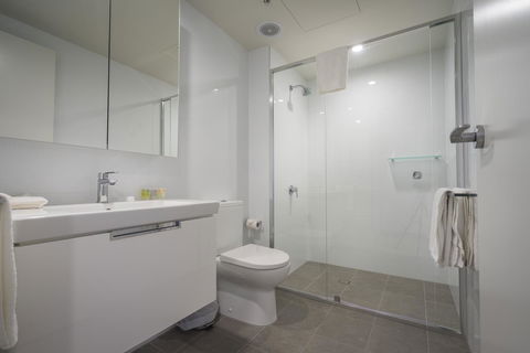 Arena Apartments By CLLIX - Palm Beach Accommodation 34
