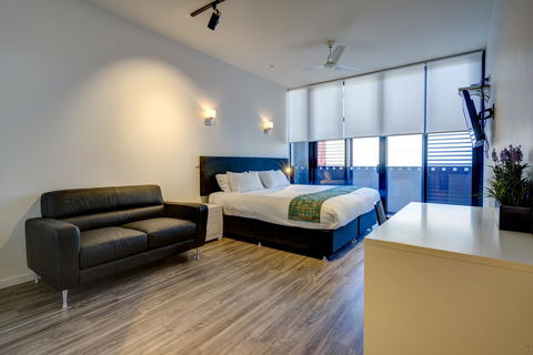 Arena Apartments By CLLIX - Palm Beach Accommodation 12