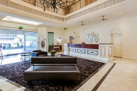 Central Cosmo Apartment Hotel - Palm Beach Accommodation 6
