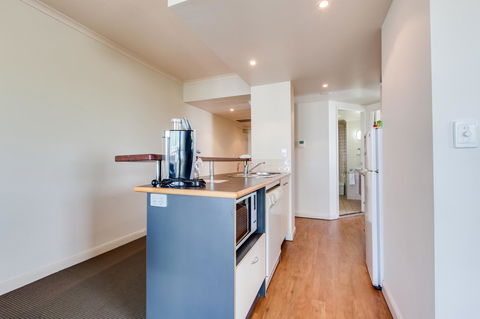 Central Cosmo Apartment Hotel - Palm Beach Accommodation 10