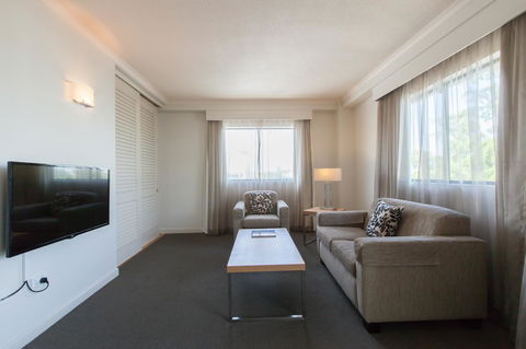 Central Cosmo Apartment Hotel - Palm Beach Accommodation 5