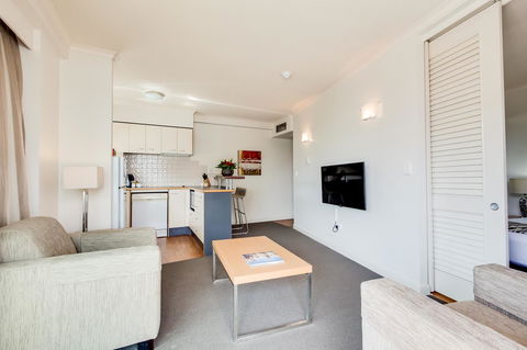 Central Cosmo Apartment Hotel - Palm Beach Accommodation 31