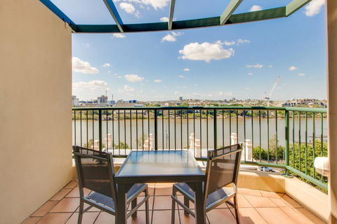 Central Cosmo Apartment Hotel - Palm Beach Accommodation 24