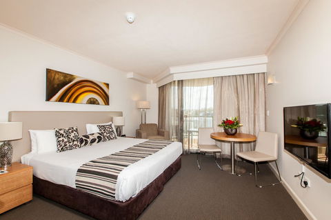 Central Cosmo Apartment Hotel - Palm Beach Accommodation 1