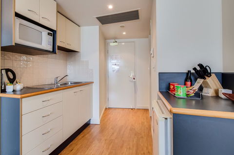 Central Cosmo Apartment Hotel - Palm Beach Accommodation 18
