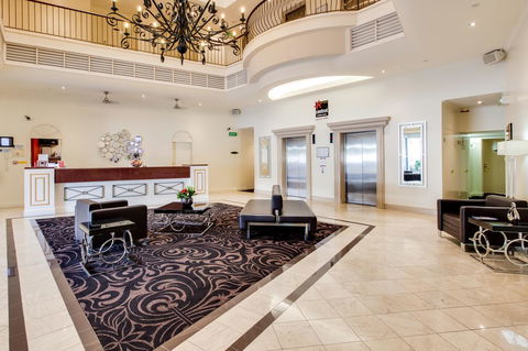 Central Cosmo Apartment Hotel - Palm Beach Accommodation 3