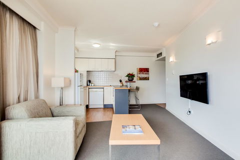 Central Cosmo Apartment Hotel - Palm Beach Accommodation 30