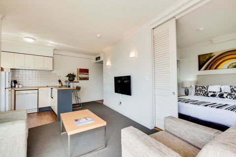 Central Cosmo Apartment Hotel - Palm Beach Accommodation 29