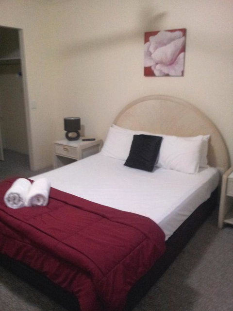 Champelli Palms Apartments - Palm Beach Accommodation 16