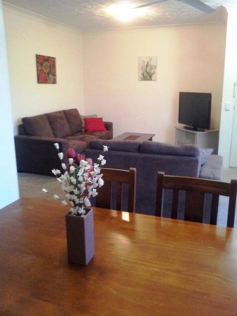 Champelli Palms Apartments - Palm Beach Accommodation 7