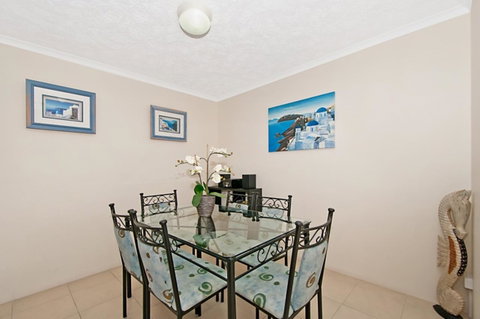 Champelli Palms Apartments - Palm Beach Accommodation 10