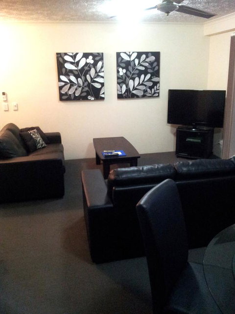 Champelli Palms Apartments - Palm Beach Accommodation 14