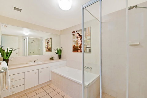 Champelli Palms Apartments - Palm Beach Accommodation 5