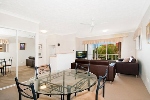 Champelli Palms Apartments - Palm Beach Accommodation 9