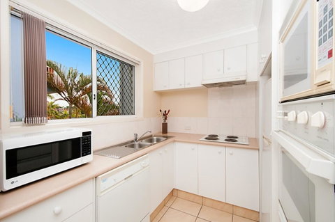 Champelli Palms Apartments - Palm Beach Accommodation 11