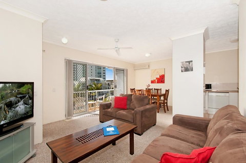 Champelli Palms Apartments - Palm Beach Accommodation 4