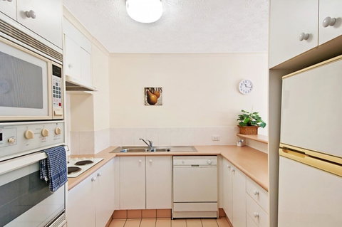 Champelli Palms Apartments - Palm Beach Accommodation 13