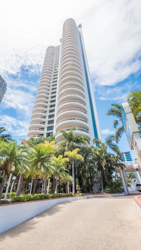 Aegean Resort Apartments - Palm Beach Accommodation 3
