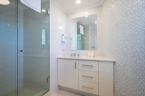 Aegean Resort Apartments - Palm Beach Accommodation 12