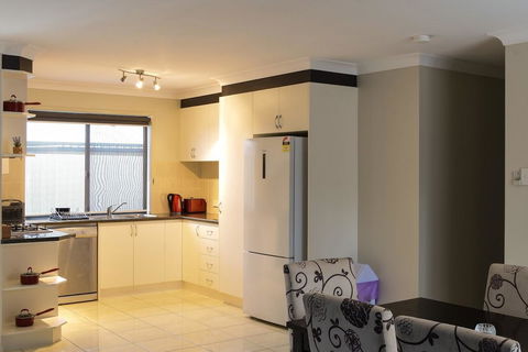 Atricom - Palm Beach Accommodation 5