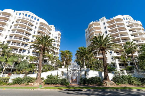 ULTIQA Burleigh Mediterranean Resort - Palm Beach Accommodation 13