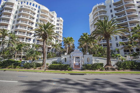ULTIQA Burleigh Mediterranean Resort - Palm Beach Accommodation 19