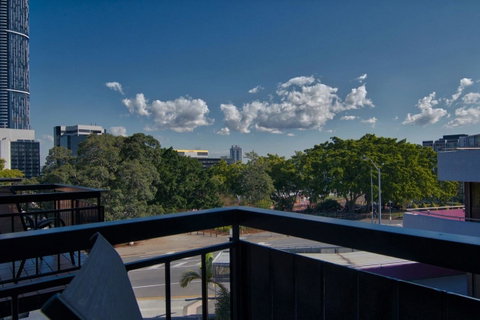 Soho Brisbane - Palm Beach Accommodation 9