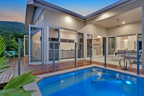 Oceans Edge Holiday Home - Palm Beach Accommodation 0