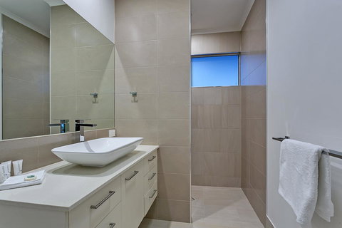 Oceans Edge Holiday Home - Palm Beach Accommodation 14