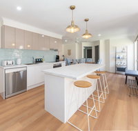 Waterfront Theme Park Getaway - Palm Beach Accommodation