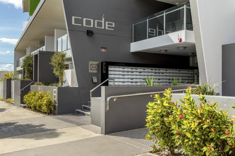 Code Apartments - Palm Beach Accommodation 14