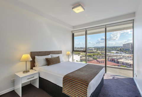 Code Apartments - Palm Beach Accommodation 4