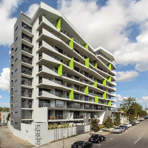 Code Apartments - Palm Beach Accommodation 8