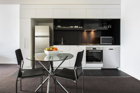 Code Apartments - Palm Beach Accommodation 3