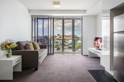 Code Apartments - Palm Beach Accommodation 15