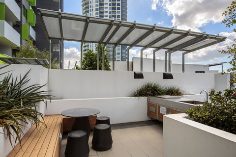 Code Apartments - Palm Beach Accommodation 18